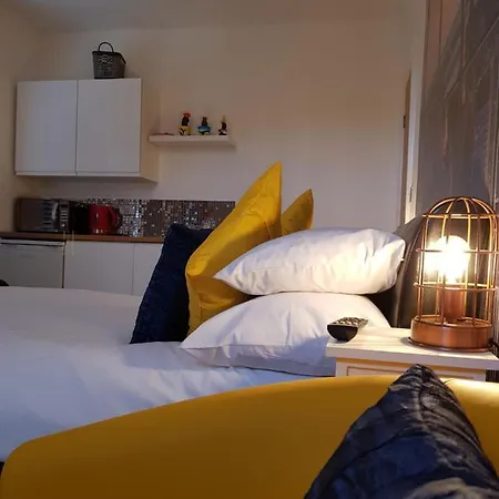 The New Yorker Mini Parking Available Lägenhet