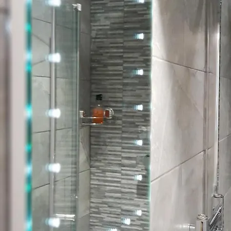 The New Yorker Mini Parking Available